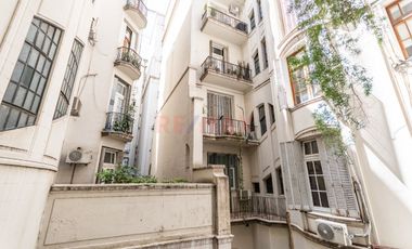 Oficina en Alquiler frente al Teatro Colón