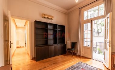 Oficina en Alquiler frente al Teatro Colón