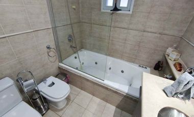 Venta Casa 7 AMB Bernal O Quincho Pileta Jacuzzi