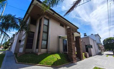 Venta Casa 7 AMB Bernal O Quincho Pileta Jacuzzi