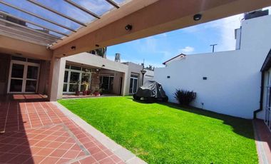 Venta Casa 7 AMB Bernal O Quincho Pileta Jacuzzi