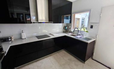 Venta Casa 7 AMB Bernal O Quincho Pileta Jacuzzi