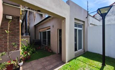 Venta Casa 7 AMB Bernal O Quincho Pileta Jacuzzi