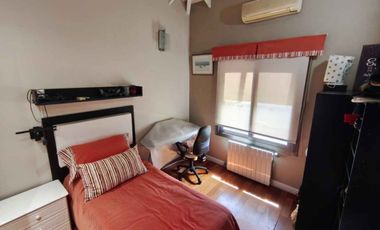 Venta Casa 7 AMB Bernal O Quincho Pileta Jacuzzi