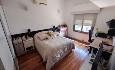 Venta Casa 7 AMB Bernal O Quincho Pileta Jacuzzi