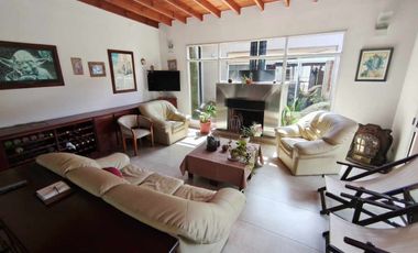 Venta Casa 7 AMB Bernal O Quincho Pileta Jacuzzi