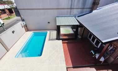 Venta Casa 7 AMB Bernal O Quincho Pileta Jacuzzi