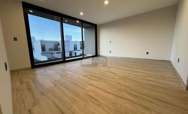 Residencia de lujo en renta en Metepec, tres niveles