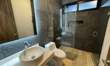 Residencia de lujo en renta en Metepec, tres niveles