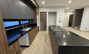 Residencia de lujo en renta en Metepec, tres niveles