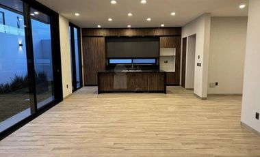 Residencia de lujo en renta en Metepec, tres niveles