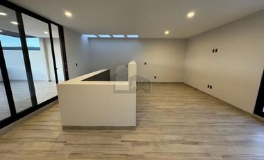 Residencia de lujo en renta en Metepec, tres niveles