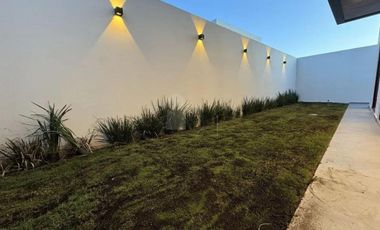 Residencia de lujo en renta en Metepec, tres niveles