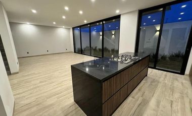 Residencia de lujo en renta en Metepec, tres niveles
