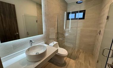 Residencia de lujo en renta en Metepec, tres niveles