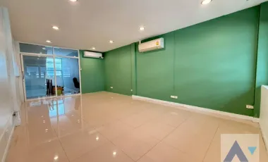 3 BR Townhouse in Klong Tan (AA44912)