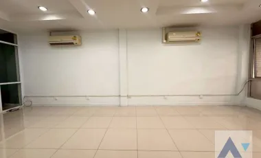 3 BR Townhouse in Klong Tan (AA44912)