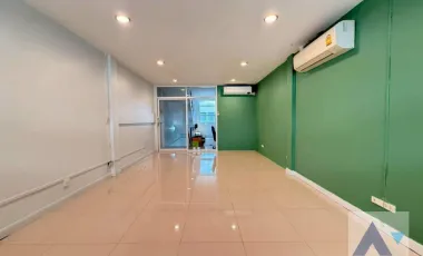3 BR Townhouse in Klong Tan (AA44912)