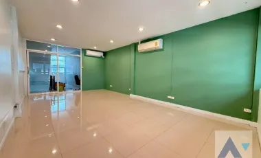 3 BR Townhouse in Klong Tan (AA44912)