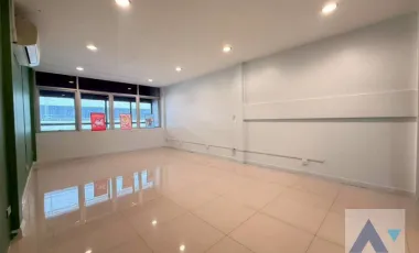 3 BR Townhouse in Klong Tan (AA44912)