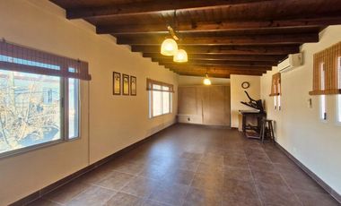 VENTA CASA 4 AMBIENTES PARQUE AVELLANEDA APTO CRED