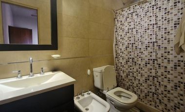 VENTA CASA 4 AMBIENTES PARQUE AVELLANEDA APTO CRED