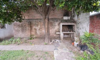 Casa en Sgto. Cabral 2 dormitorios y patio Verde