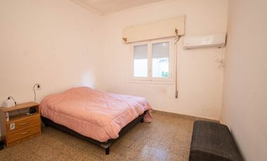 Casa en Sgto. Cabral 2 dormitorios y patio Verde