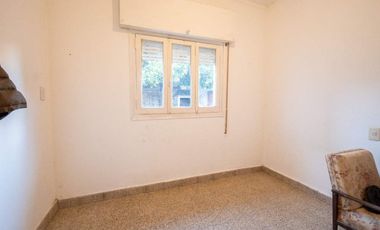 Casa en Sgto. Cabral 2 dormitorios y patio Verde