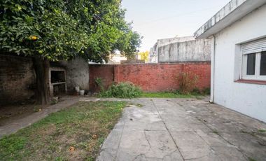 Casa en Sgto. Cabral 2 dormitorios y patio Verde