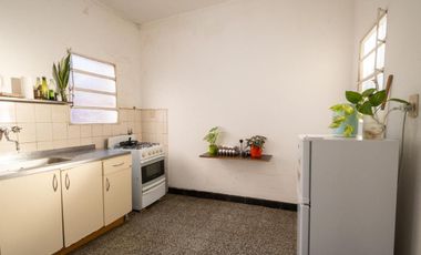 Casa en Sgto. Cabral 2 dormitorios y patio Verde