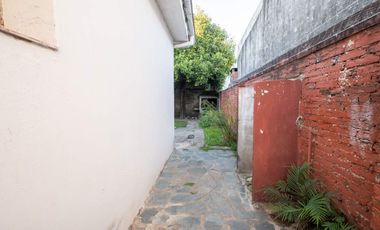 Casa en Sgto. Cabral 2 dormitorios y patio Verde