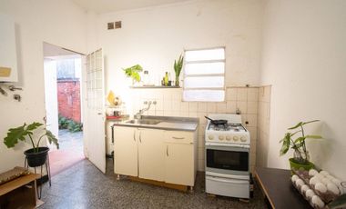 Casa en Sgto. Cabral 2 dormitorios y patio Verde