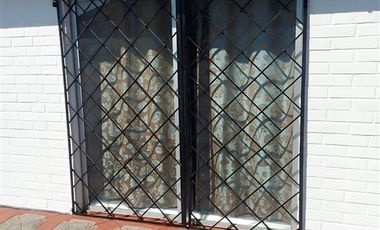 Casa en Venta en VENDE DUEÑO CASA CON LOCAL COMERCIAL QUILICURA GRAN TERRENO