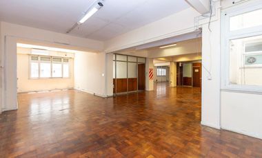 VENTA DE GRA OFICINA COMERCIAL EN MICROCENTRO !