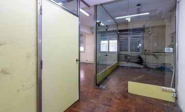 VENTA DE GRA OFICINA COMERCIAL EN MICROCENTRO !