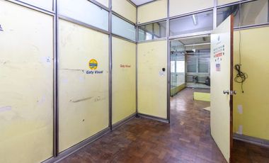 VENTA DE GRA OFICINA COMERCIAL EN MICROCENTRO !