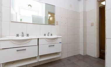 VENTA DE GRA OFICINA COMERCIAL EN MICROCENTRO !