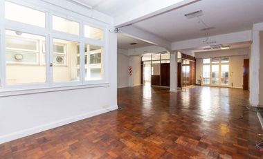 VENTA DE GRA OFICINA COMERCIAL EN MICROCENTRO !