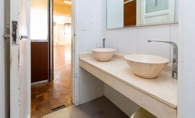 VENTA DE GRA OFICINA COMERCIAL EN MICROCENTRO !