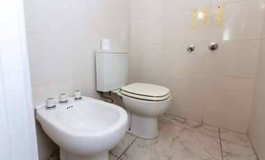 VENTA DE GRA OFICINA COMERCIAL EN MICROCENTRO !