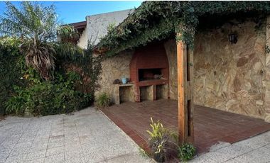 ¡Casa en venta! - 3 dormitorios, patio y terraza - RODRIGUEZ AL 3000, Barrio Jorge Cura