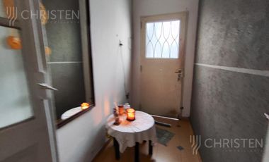 Casa en  venta en barrio sur. 2 dormitorios con patio y cochera