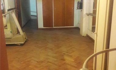 VENTA DE EXCELENTE CASA DE 381 M2 CON PISCINA Y QUINCHO EN CENTRO DE PTE DERQUI - A REFACCIONAR