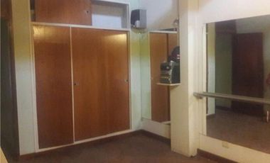 VENTA DE EXCELENTE CASA DE 381 M2 CON PISCINA Y QUINCHO EN CENTRO DE PTE DERQUI - A REFACCIONAR