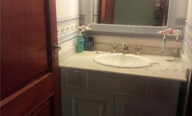 VENTA DE EXCELENTE CASA DE 381 M2 CON PISCINA Y QUINCHO EN CENTRO DE PTE DERQUI - A REFACCIONAR