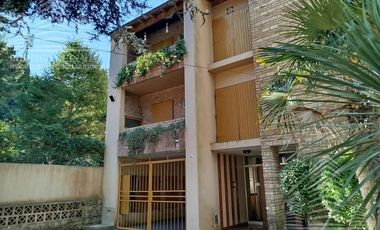 Depto 2 amb y medio c/cochera y baulera!! Impecable..