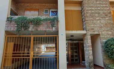 Depto 2 amb y medio c/cochera y baulera!! Impecable..