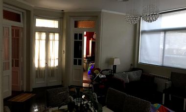 Casa en venta - 4 Dormitorios 3 Baños - 558Mts2 - Temperley