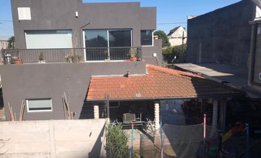 Casa en venta - 4 Dormitorios 3 Baños - 558Mts2 - Temperley